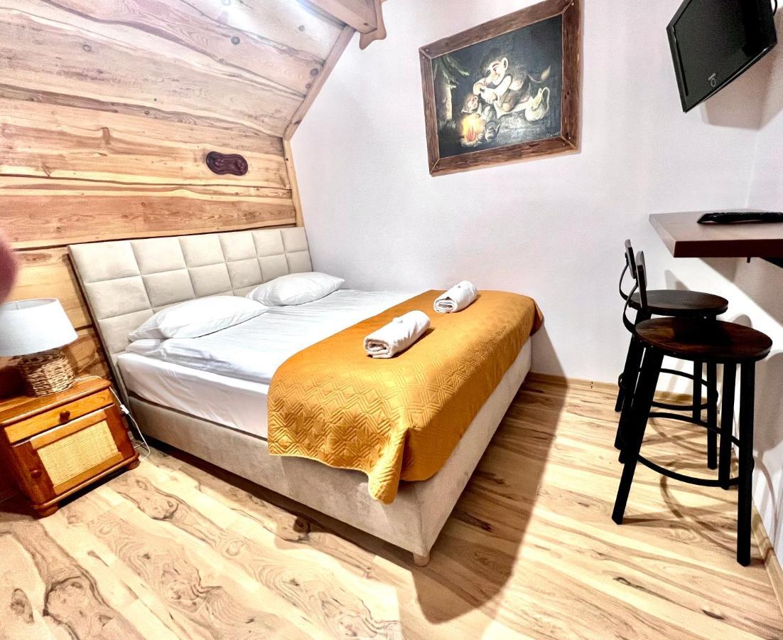 Troll Bed & Breakfast Cisna Phòng bức ảnh